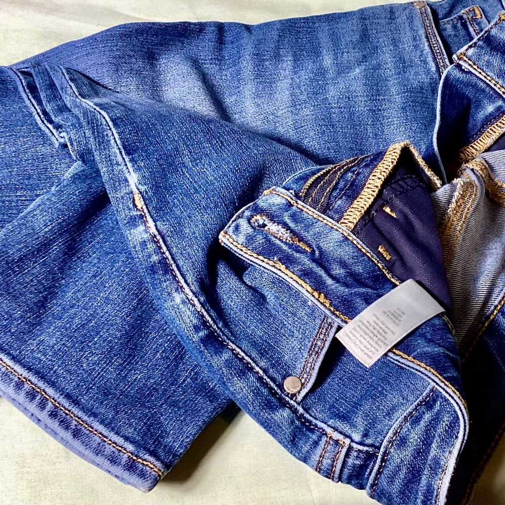 Athlete blue jeans